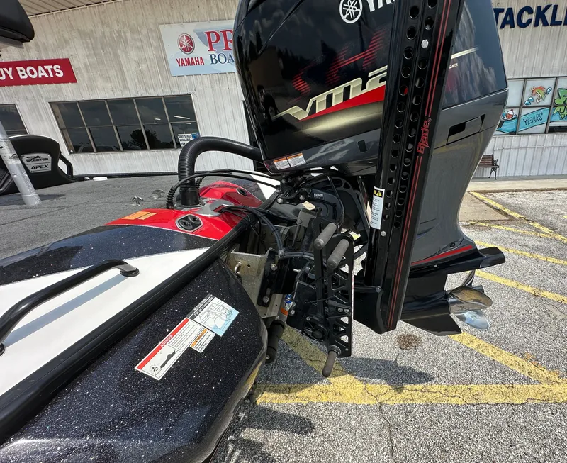 Slide: The Image of Skeeter FXR21 Apex 2021 - 9