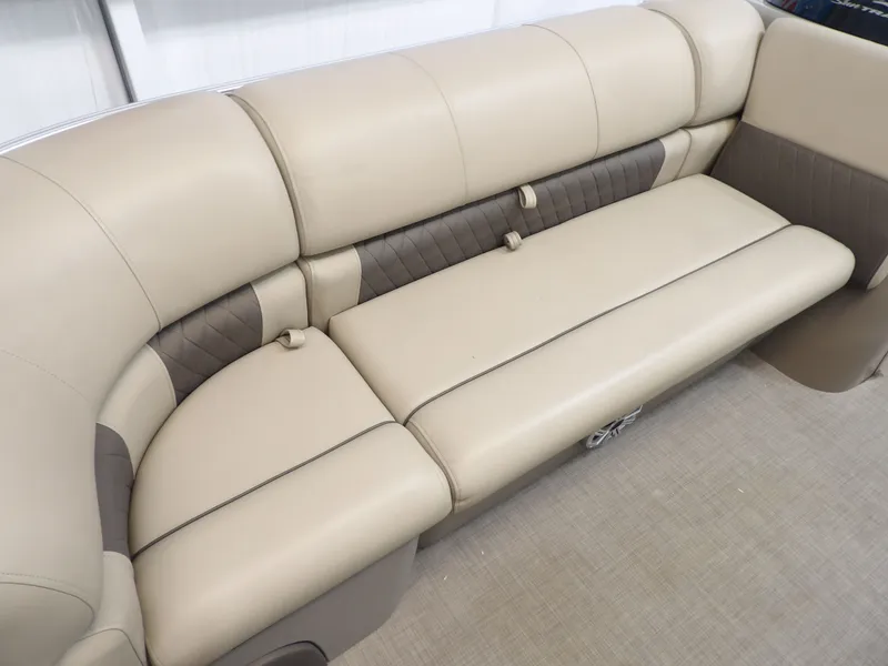 Slide: The Image of Sun Tracker Party Barge 20 DLX 2023 - 11