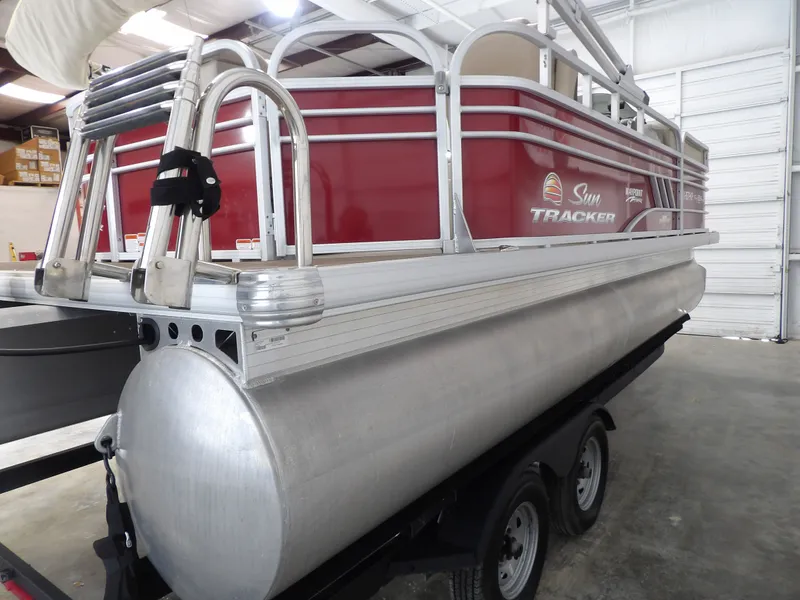 Slide: The Image of Sun Tracker Party Barge 20 DLX 2023 - 26