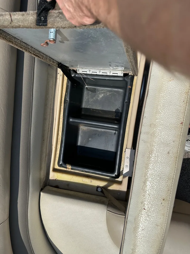 Slide: The Image of Sun Tracker Fishin' Barge 22 DLX 2016 - 11