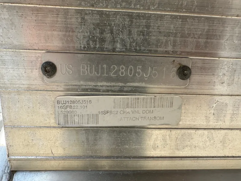 Slide: The Image of Sun Tracker Fishin' Barge 22 DLX 2016 - 17