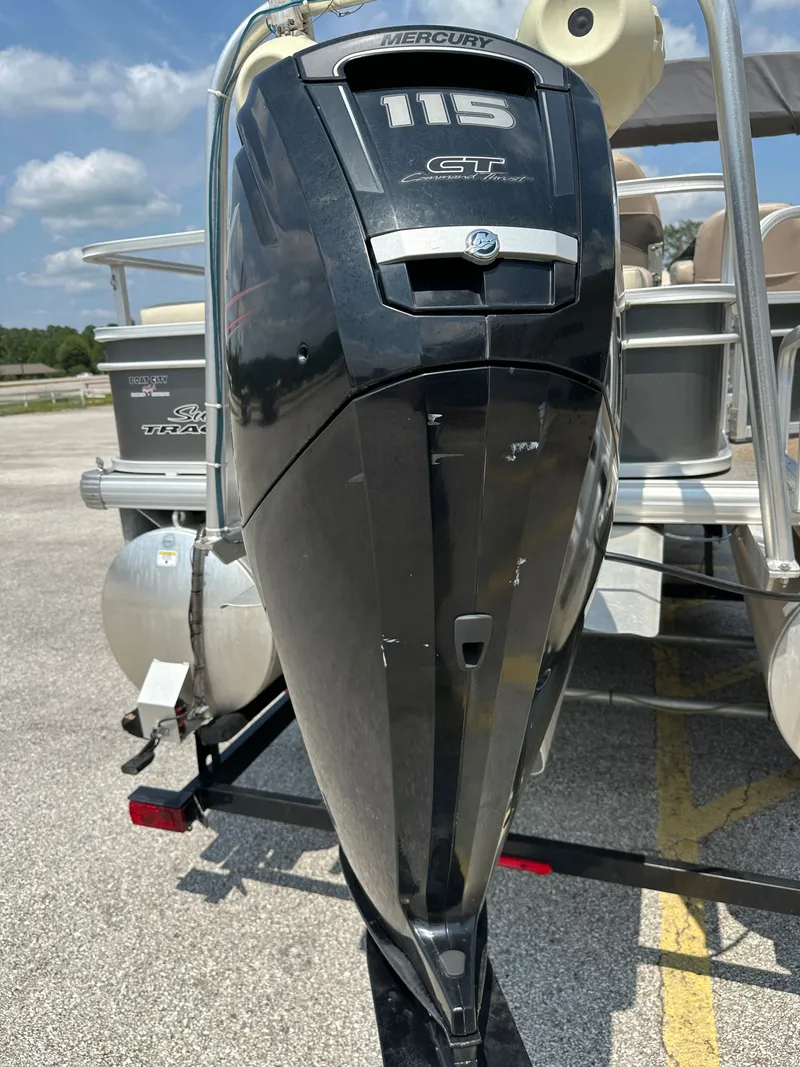 Slide: The Image of Sun Tracker Fishin' Barge 22 DLX 2016 - 6