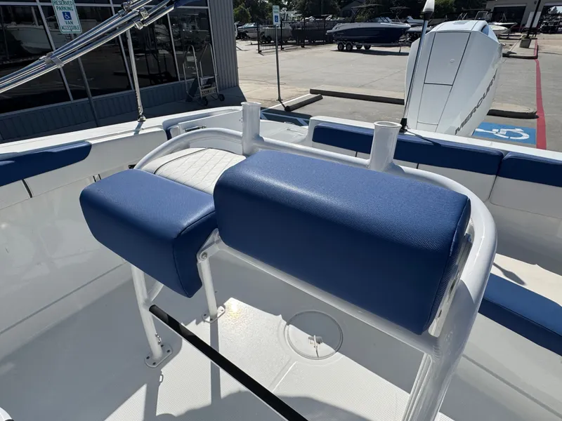 Slide: The Image of Tahoe 2150 CC 2020 - 21