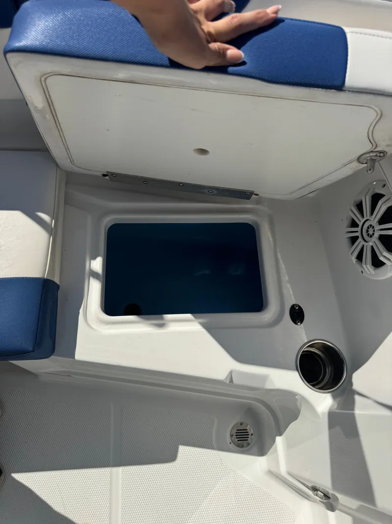 Slide: The Image of Tahoe 2150 CC 2020 - 28