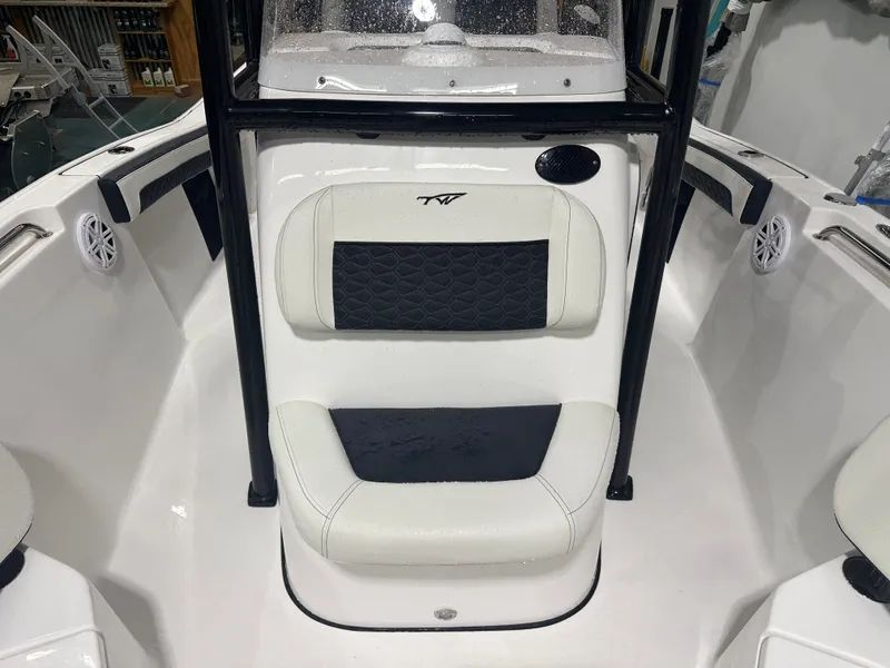 Slide: The Image of Tidewater 210 CC Adventure 2025 - 32