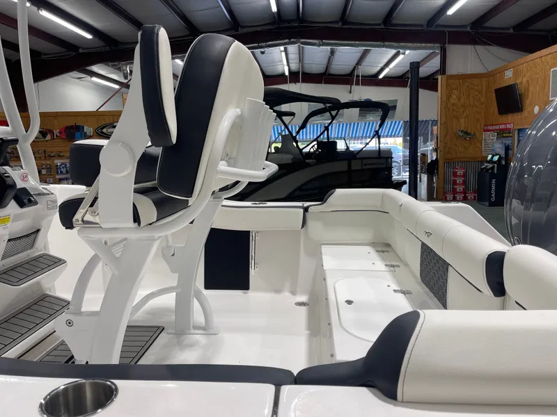 Slide: The Image of Tidewater 210 LXF 2025 - 32