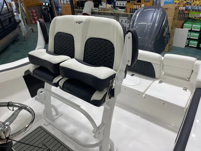 Slide: The Image of Tidewater 220 LXF 2025 - 18