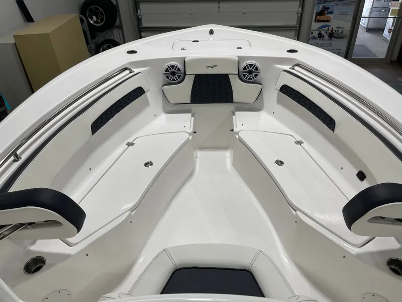 Slide: The Image of Tidewater 220 LXF 2025 - 28