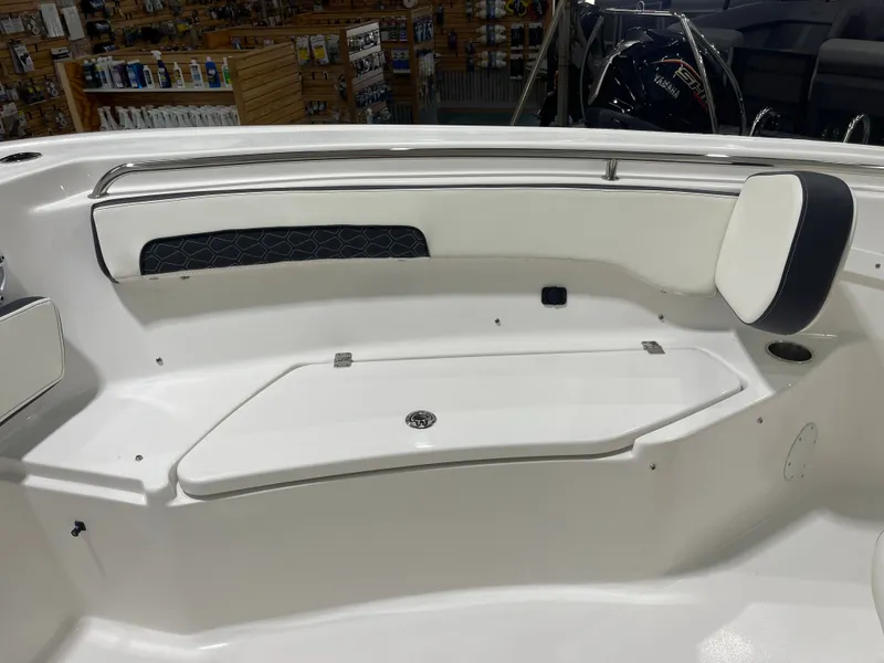 Slide: The Image of Tidewater 220 LXF 2025 - 36