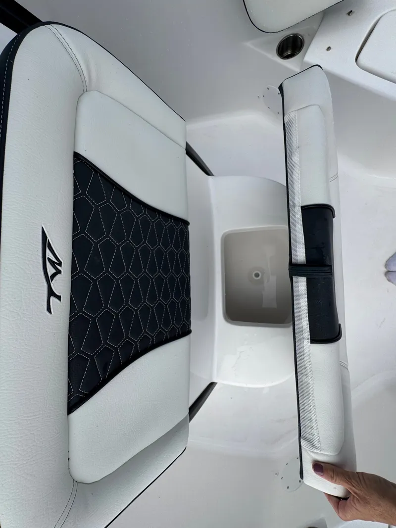 Slide: The Image of Tidewater 232 CC Adventure 2026 - 22