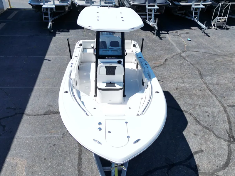 Slide: The Image of Tidewater 232 LXF 2025 - 40