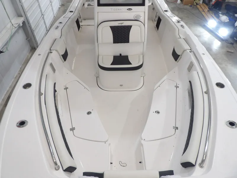 Slide: The Image of Tidewater 232 LXF 2025 - 17