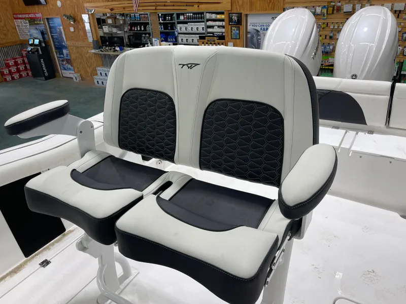 Slide: The Image of Tidewater 272 LXF 2025 - 15