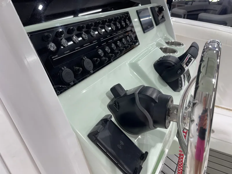 Slide: The Image of Tidewater 272 LXF 2025 - 24