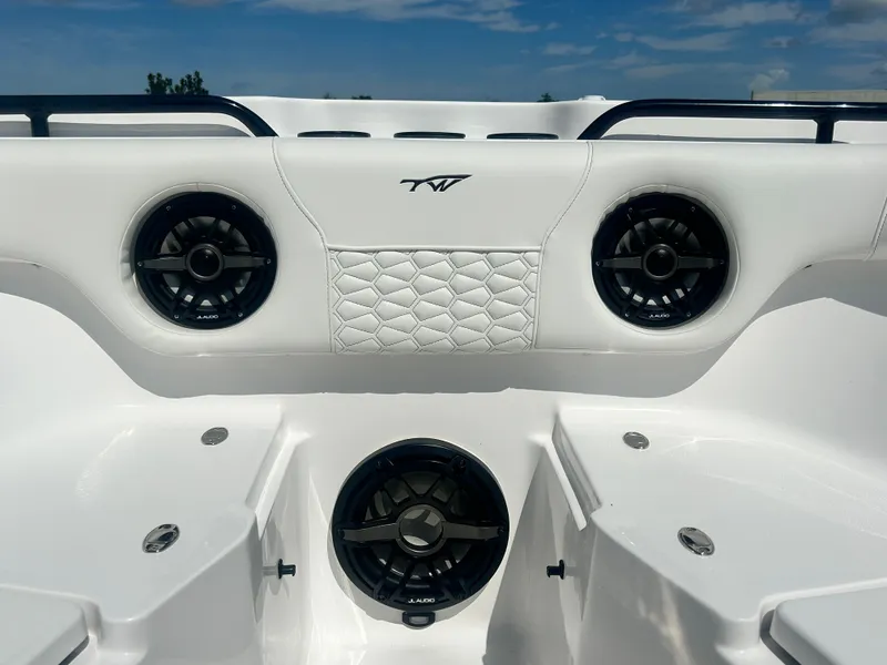 Slide: The Image of Tidewater 282 CC Adventure 2026 - 30