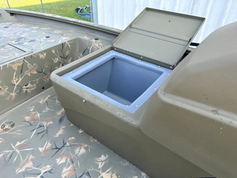 Slide: The Image of Tracker 1754SC 2023 - 17