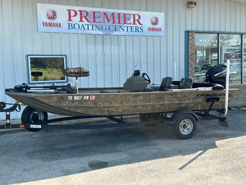 Slide: The Image of Tracker 1754SC 2023 - 19