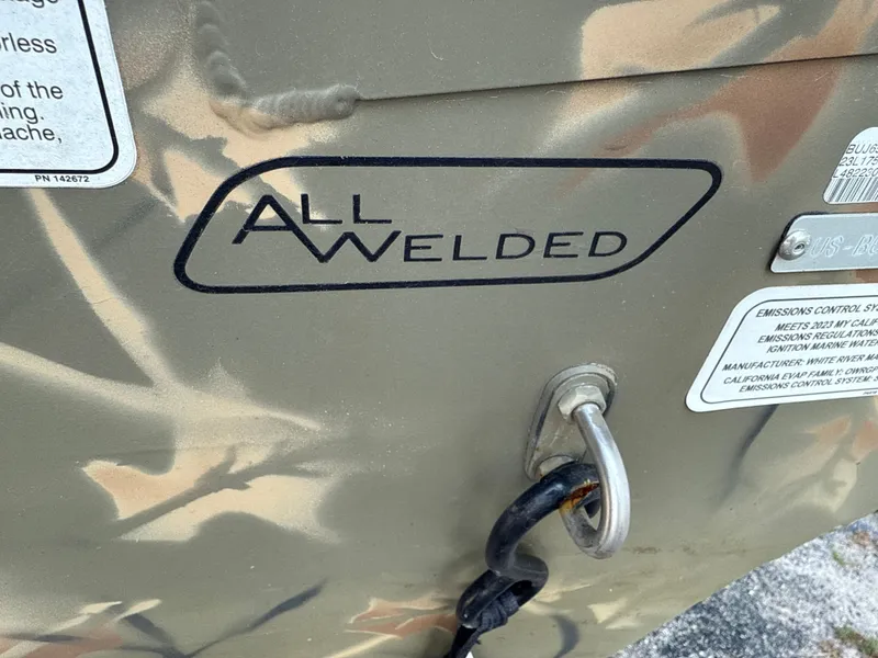 Slide: The Image of Tracker 1754SC 2023 - 8