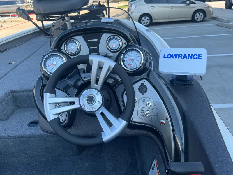 Slide: The Image of Tracker Pro 190 TE 2022 - 9