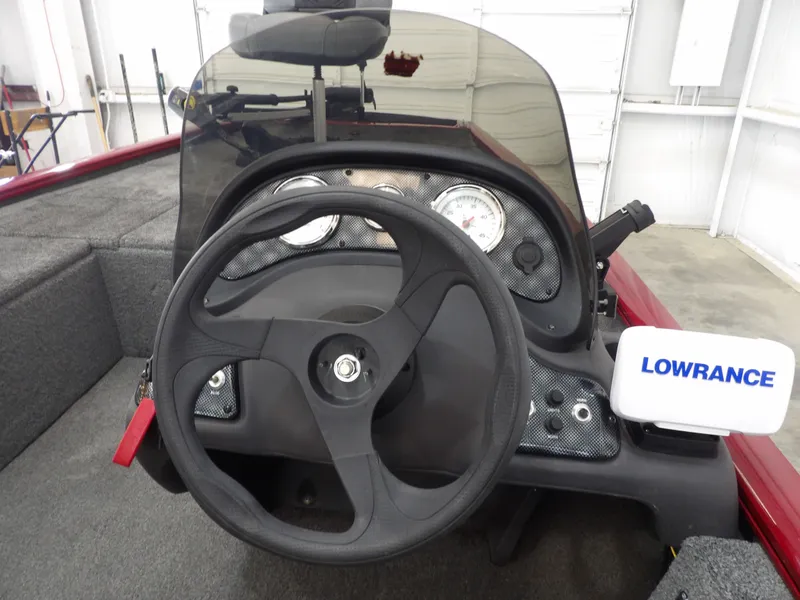 Slide: The Image of Tracker Pro 170 2019 - 16