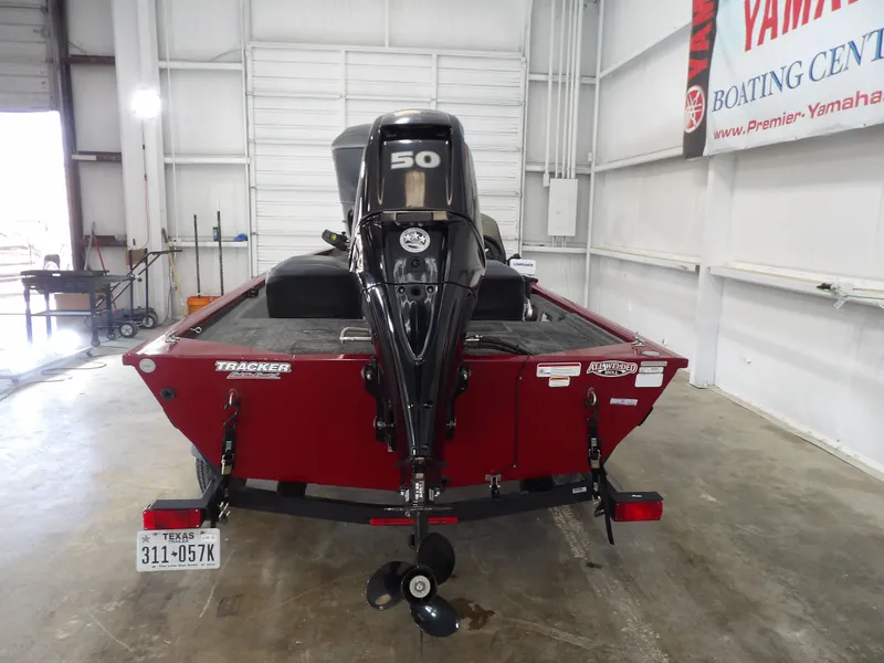 Slide: The Image of Tracker Pro 170 2019 - 8