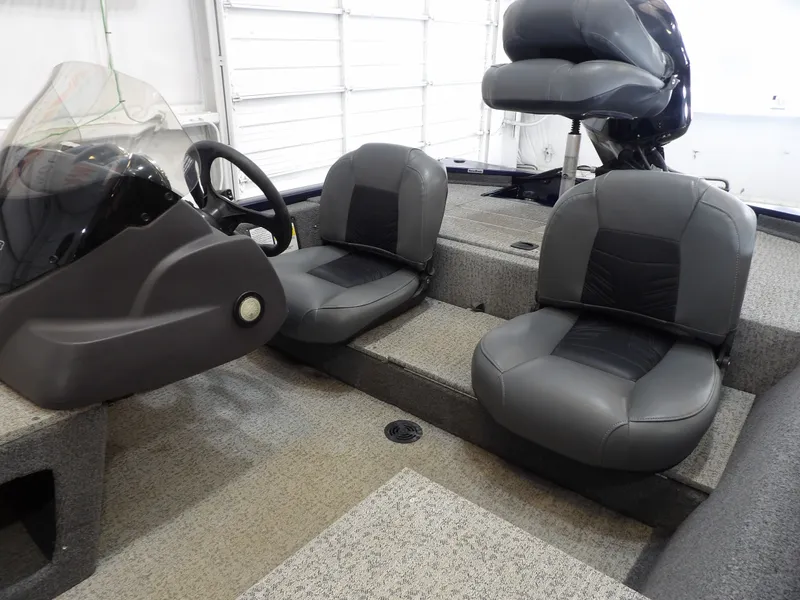 Slide: The Image of Tracker Pro 170 2020 - 12