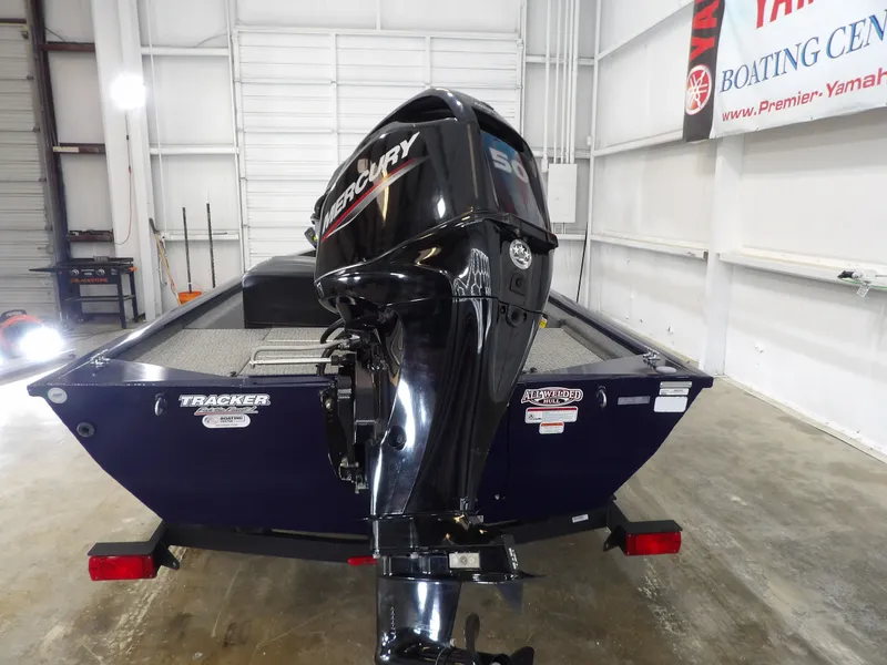 Slide: The Image of Tracker Pro 170 2020 - 8