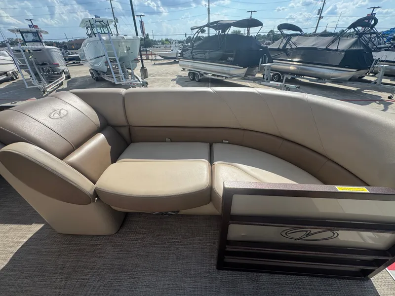 Slide: The Image of Veranda V2275RC 2017 - 23