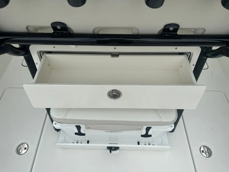 Slide: The Image of World Cat 235 TE 2025 - 14