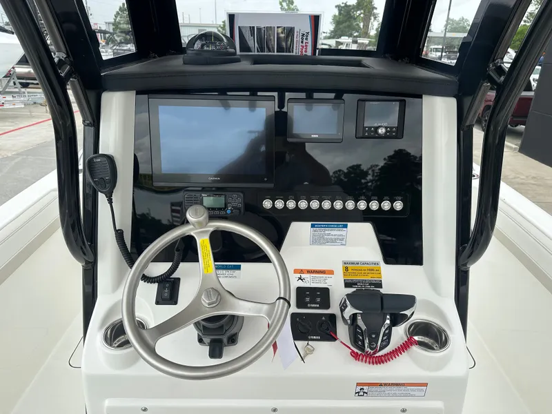 Slide: The Image of World Cat 235 TE 2025 - 15