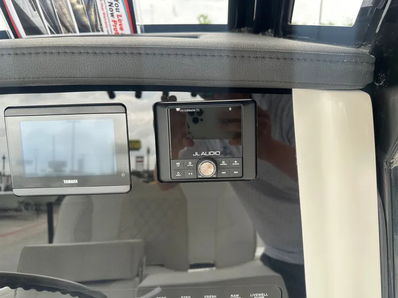 Slide: The Image of World Cat 235 TE 2025 - 16