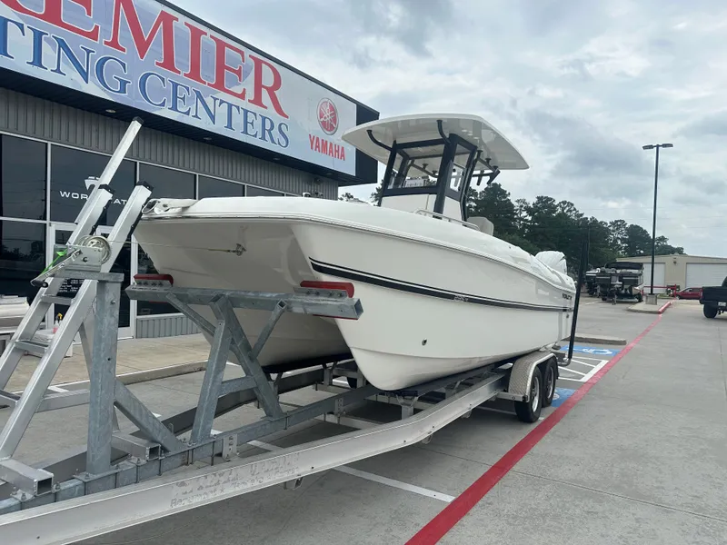 Slide: The Image of World Cat 235 TE 2025 - 3