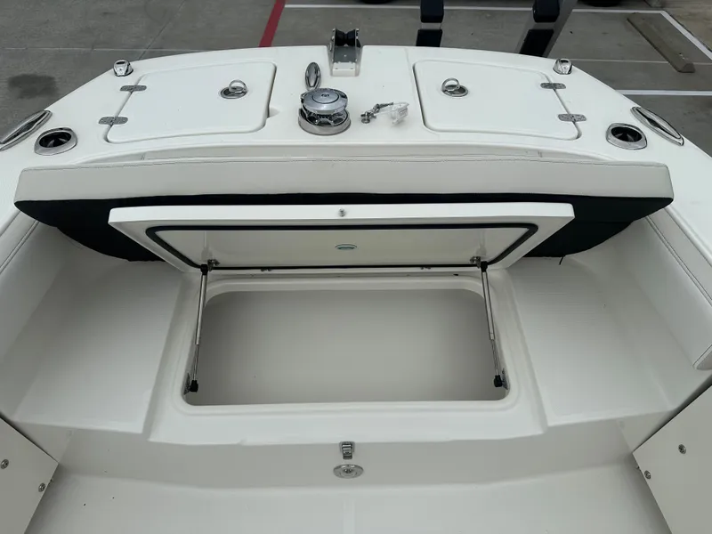 Slide: The Image of World Cat 235 TE 2025 - 30