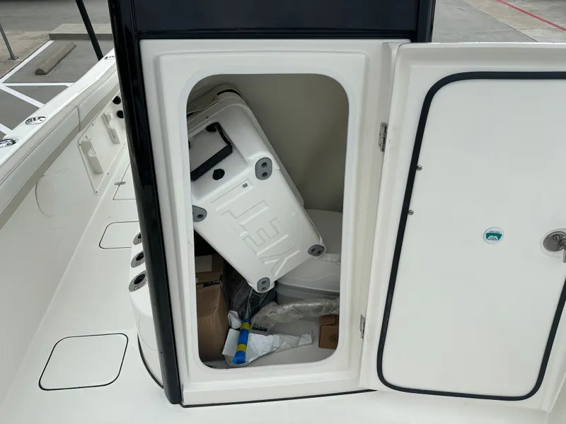 Slide: The Image of World Cat 235 TE 2025 - 32