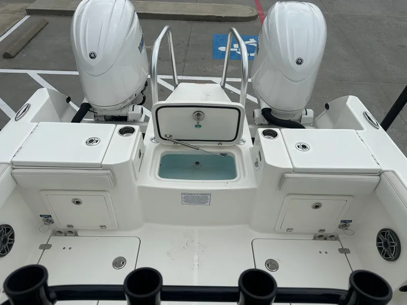 Slide: The Image of World Cat 235 TE 2025 - 33