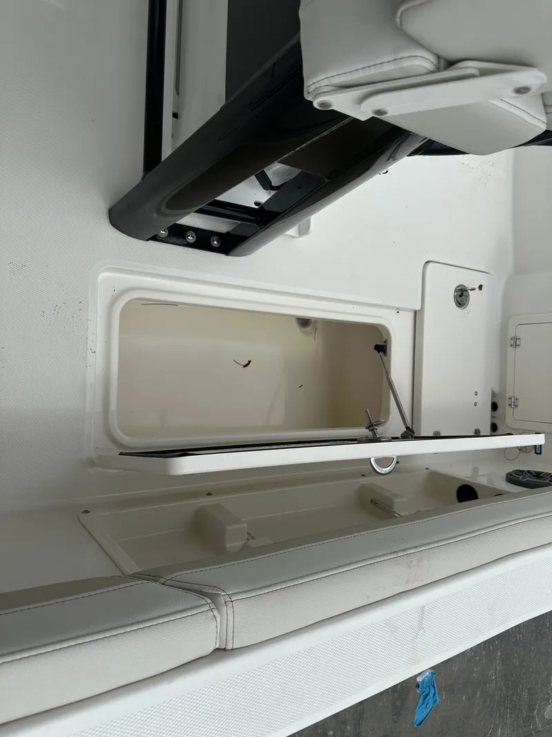 Slide: The Image of World Cat 235 TE 2025 - 34