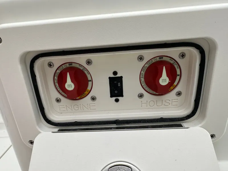 Slide: The Image of World Cat 235 TE 2025 - 39