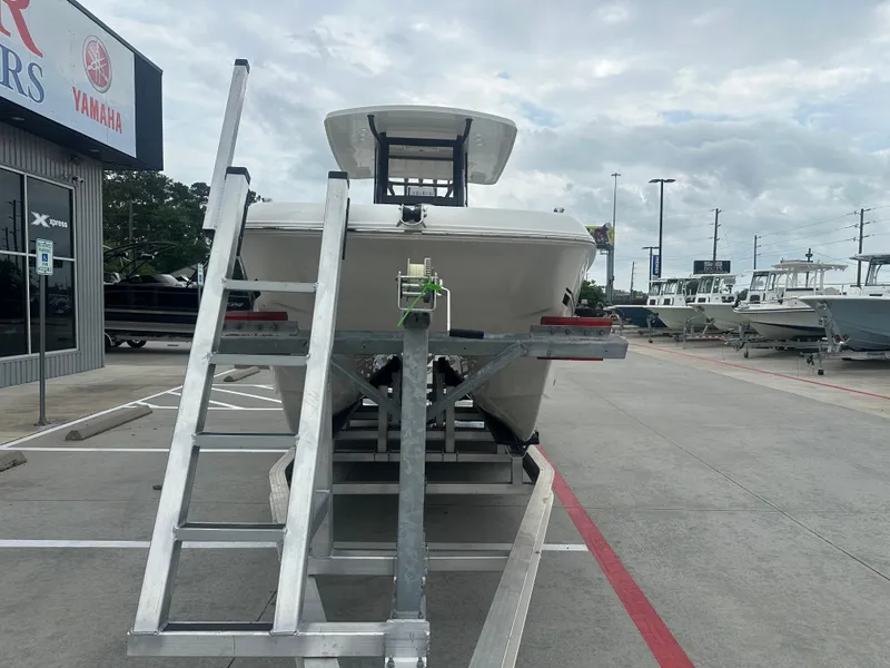 Slide: The Image of World Cat 235 TE 2025 - 5