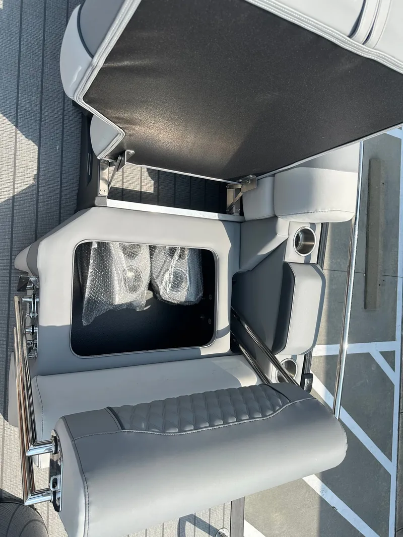 Slide: The Image of Avalon Catalina Quad Lounge Shift - 23' 2025 - 32