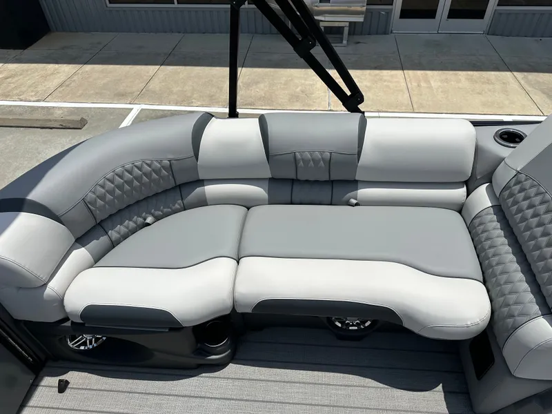 Slide: The Image of Avalon Catalina Versatile Rear Bench - 23' 2025 - 12