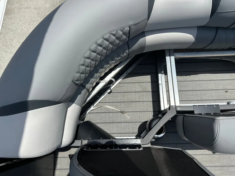 Slide: The Image of Avalon Catalina Versatile Rear Bench - 23' 2025 - 14