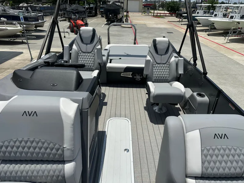 Slide: The Image of Avalon Catalina Versatile Rear Bench - 23' 2025 - 18