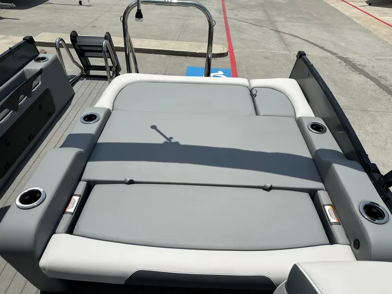 Slide: The Image of Avalon Catalina Versatile Rear Bench - 23' 2025 - 27