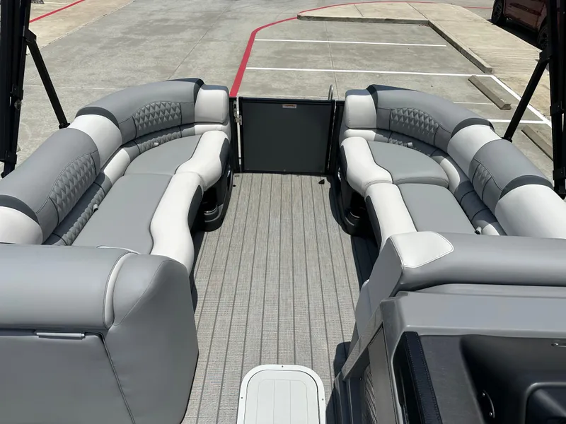 Slide: The Image of Avalon Catalina Versatile Rear Bench - 23' 2025 - 34