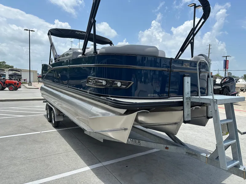 Slide: The Image of Avalon Catalina Versatile Rear Bench - 23' 2025 - 6