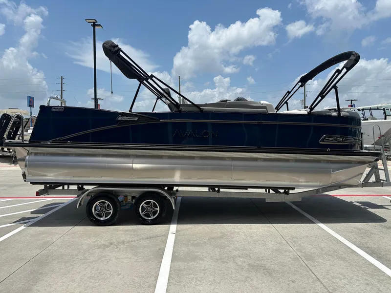 Slide: The Image of Avalon Catalina Versatile Rear Bench - 23' 2025 - 7