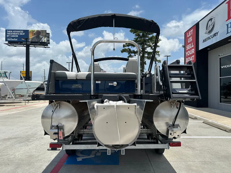 Slide: The Image of Avalon Catalina Versatile Rear Bench - 23' 2025 - 9