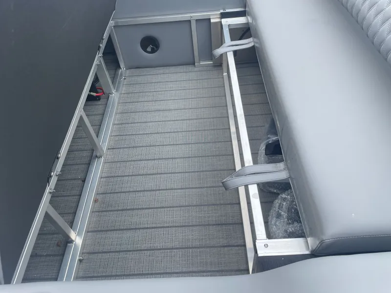 Slide: The Image of Avalon Catalina Versatile Rear Bench - 23' 2025 - 28