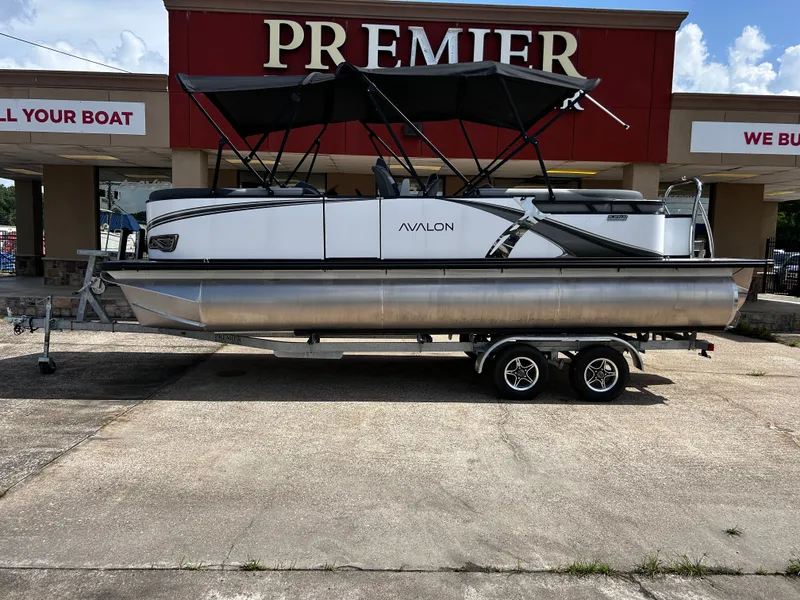 The Image of Avalon LSZ Quad Lounge - 23' 2025 - 1