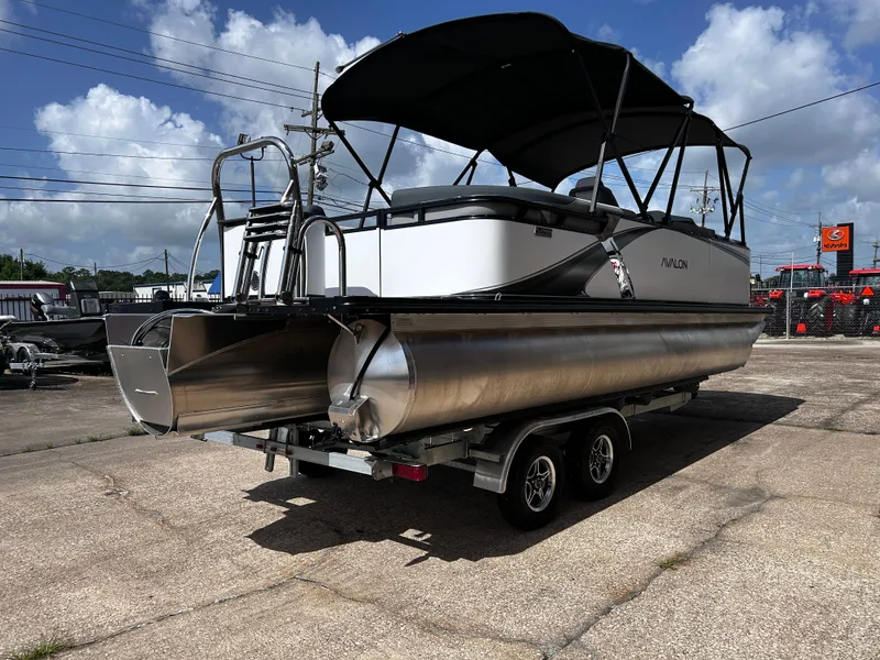 Slide: The Image of Avalon LSZ Quad Lounge - 23' 2025 - 8